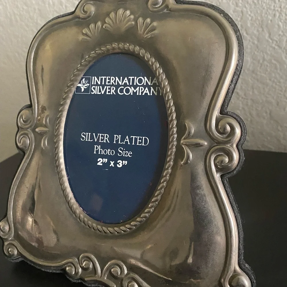 Vintage International Silver Company Silver Plated 8”x 6” Photo Size 2”x 3”Frame